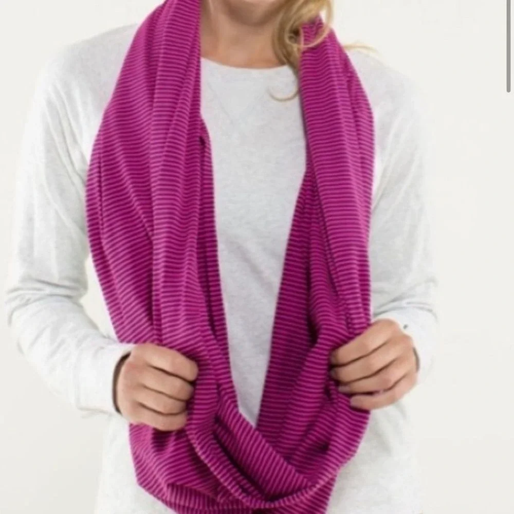 Lululemon Vinyasa Scarf Luon Light Hyper Stripe Raspberry Glo Pink Purple 466